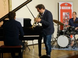 Tom Arthurs Trio